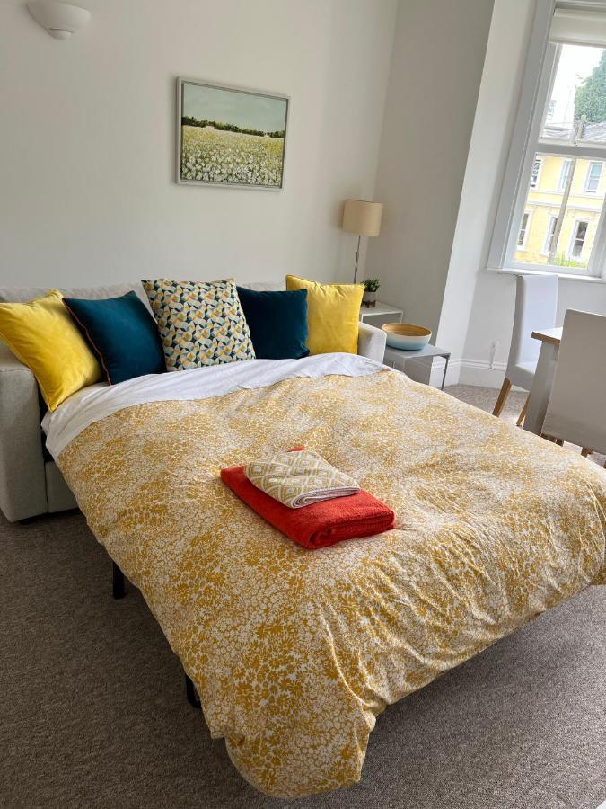Tree Tops Apartment In Tunbridge Wells Extérieur photo