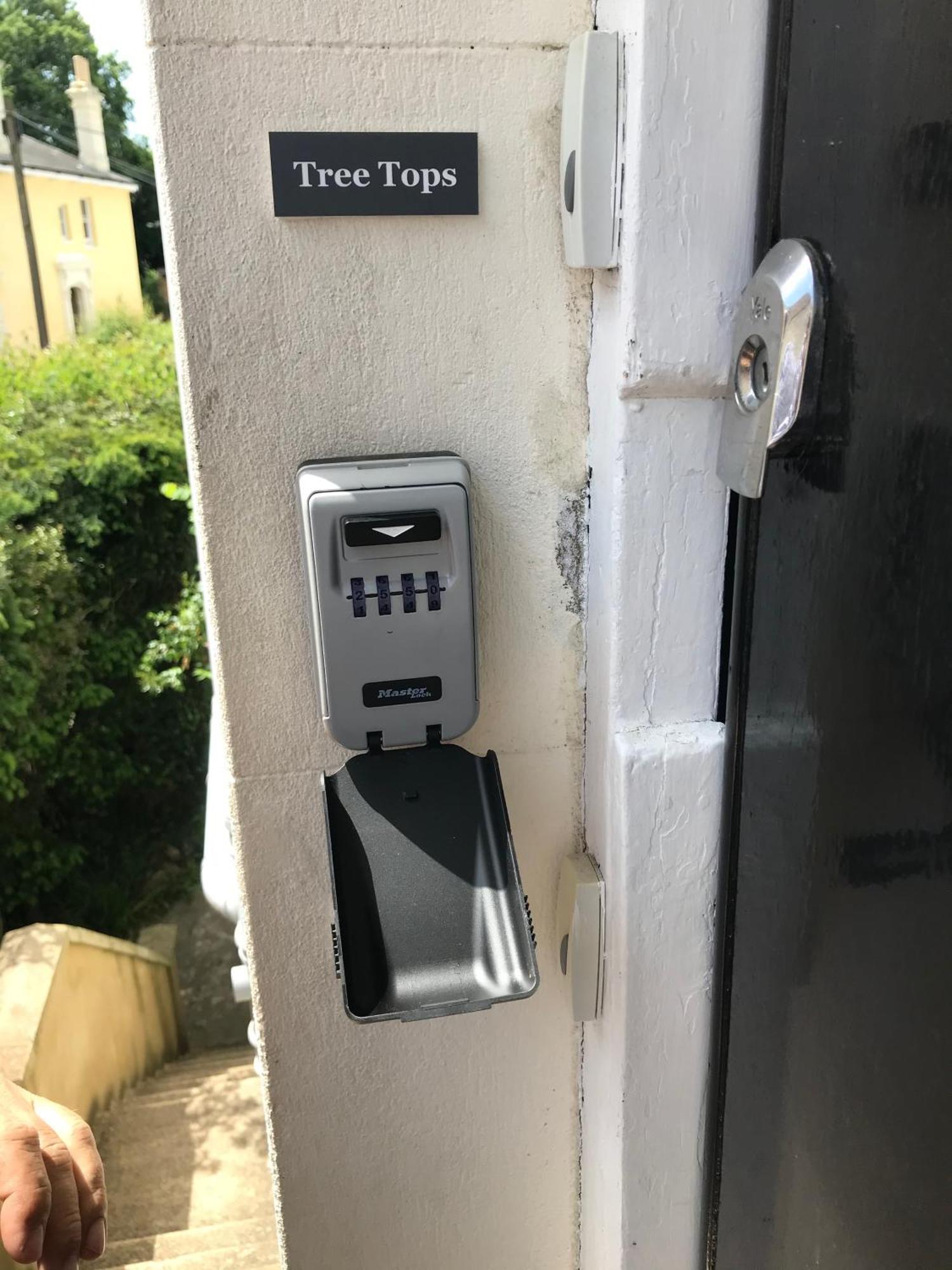 Tree Tops Apartment In Tunbridge Wells Extérieur photo